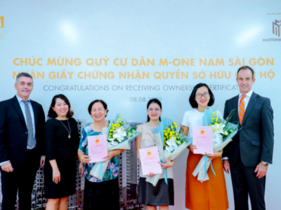 bàn giao sổ hồng cho cư dân M-One